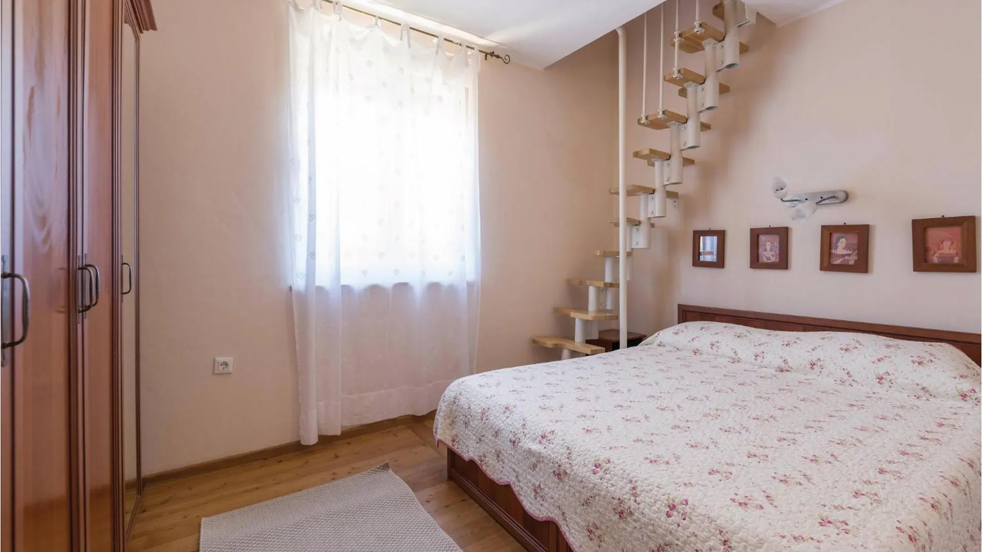 Beautiful Home In Liznjan With House Sea View Holiday home
