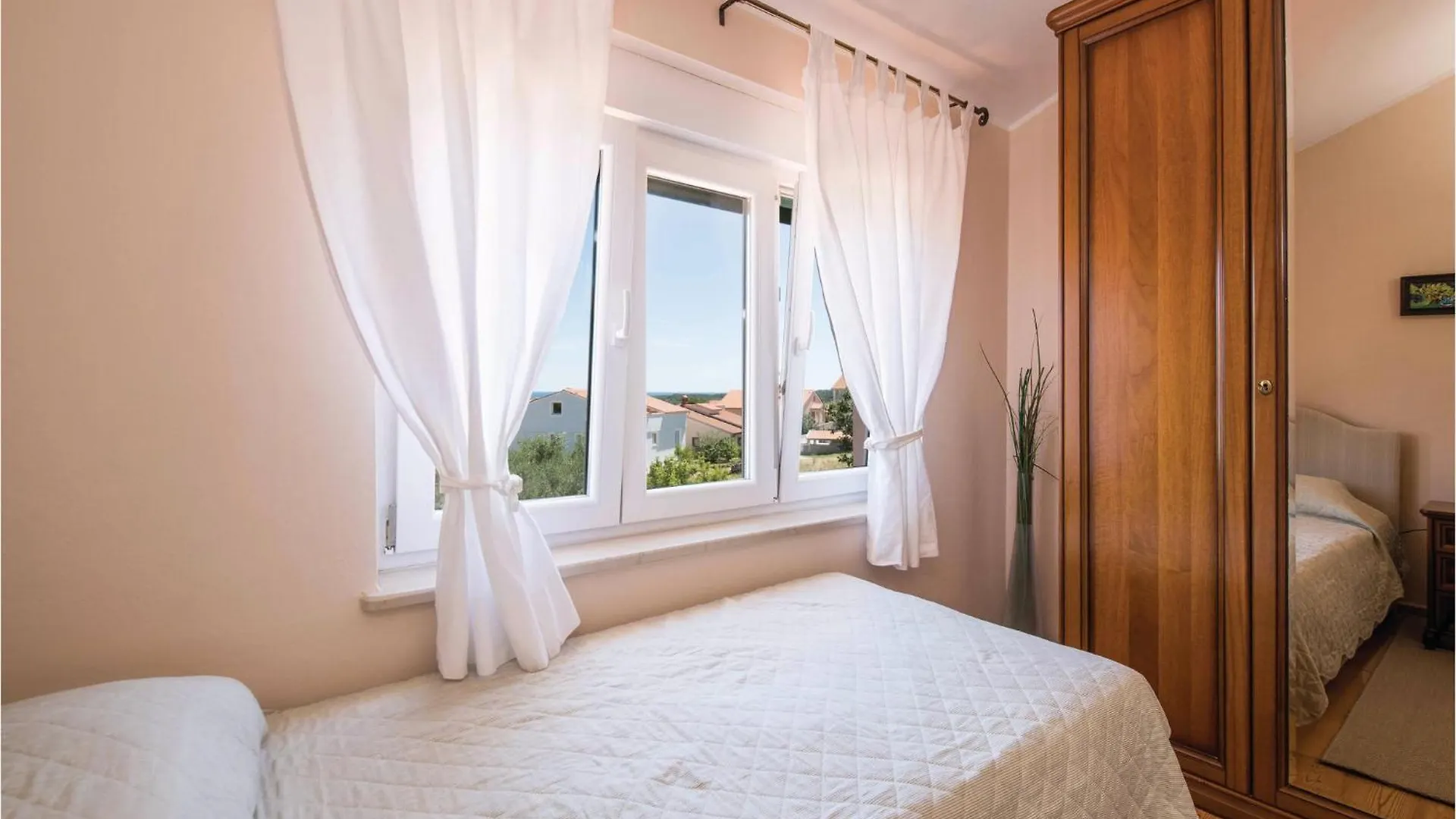 Holiday home Beautiful Home In Liznjan With House Sea View